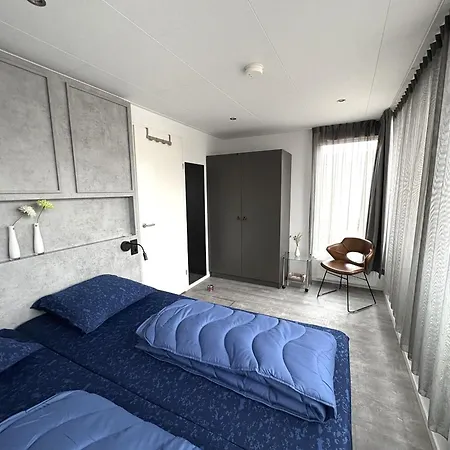 Botel De Maasterp - Watervillage 21 *