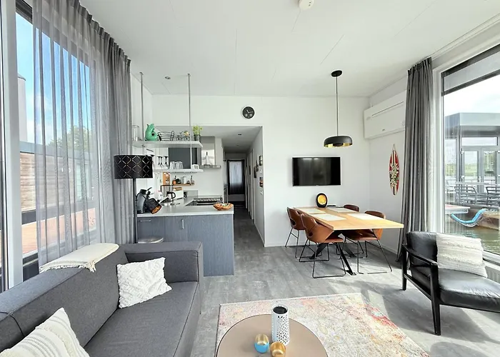 De Maasterp - Woonboot 21 *